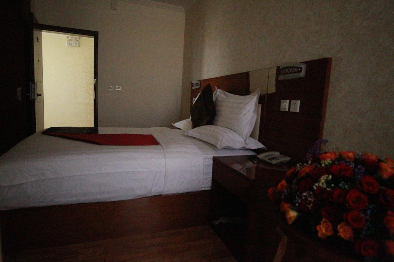 Marcen Addis Hotel Ngoại thất bức ảnh